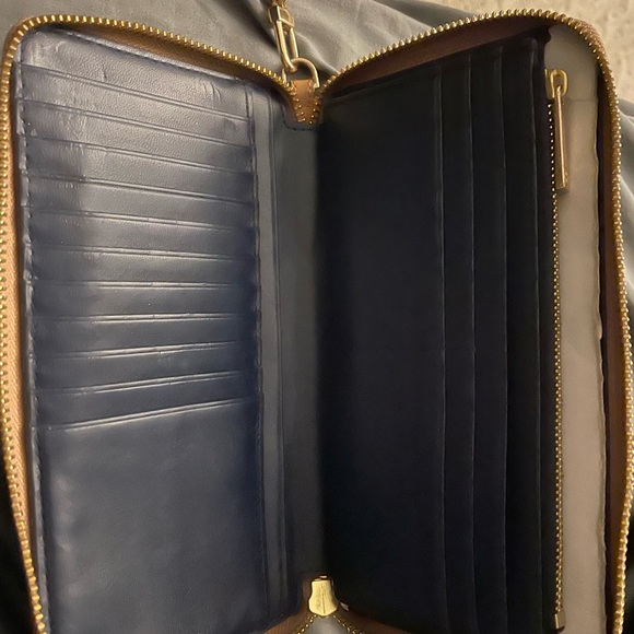 Tory Burch wallet wristlet - Picture 2 of 2